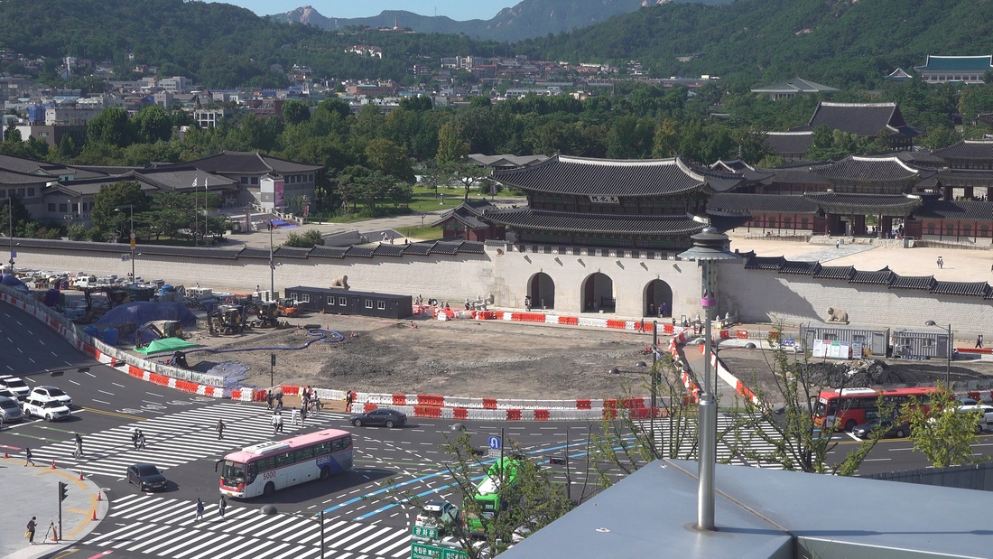 박물관옥상에서 경복궁앞 공사.MP4_20230503_130907.068.jpg